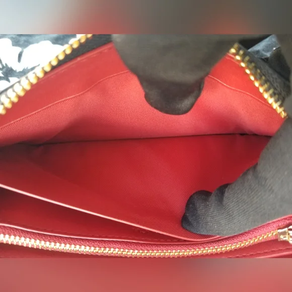 Rare Coach Black Pebbled Leather Wallet With Red Interior - Picture 10 of 13